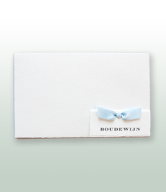 Boudewijn Oud Hollands wit geboortekaartje met met los naamkaartje en satijnen vlinderstrikje voorvertoon